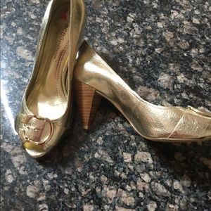 BCBGeneration sz 6B Gold buckle, wooden heels,